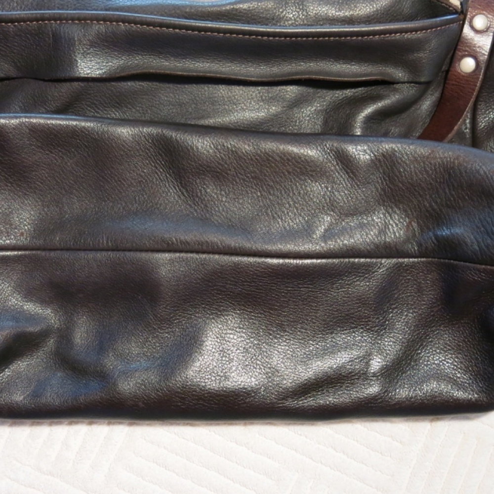 Dean. B29 Zip-top, stainless thimble Crossbody Leather Bag in Brown - Picture 4 of 10